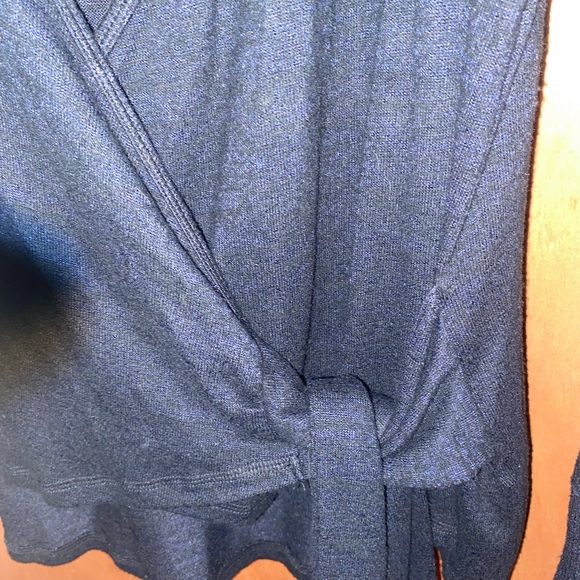 Abercrombie and Fitch soft wrap sweater size L - Picture 3 of 4